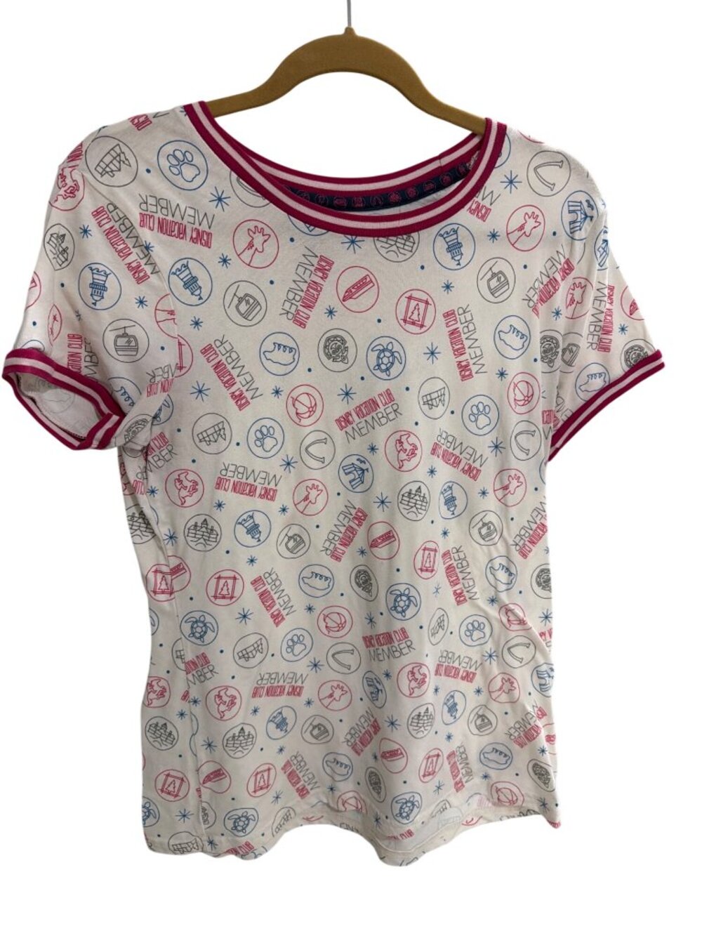 Disney Vacation Club Member All-Over Print Womens T-Shirt XL Red & Blue Accents